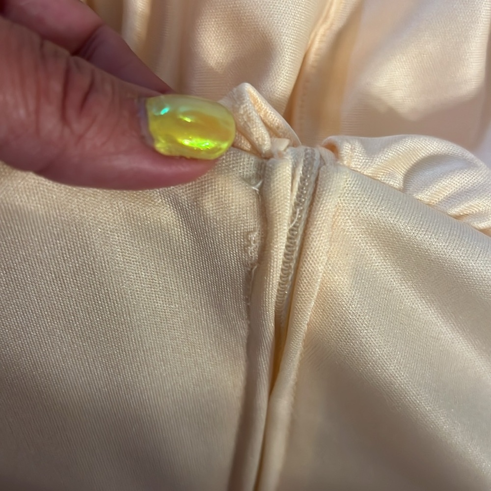 VTG 70s Yellow Dress with Flutter Sleeves - Picture 9 of 15